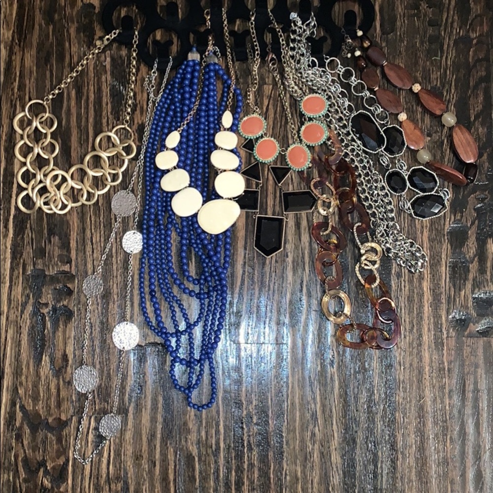 10 miscellaneous necklaces with holder